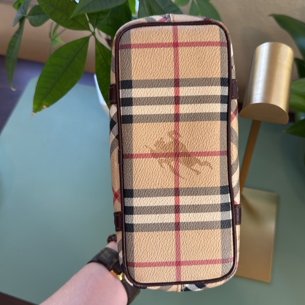 Burberry Cream and Brown Tote Bag with Classic Design - Picture 13 of 13